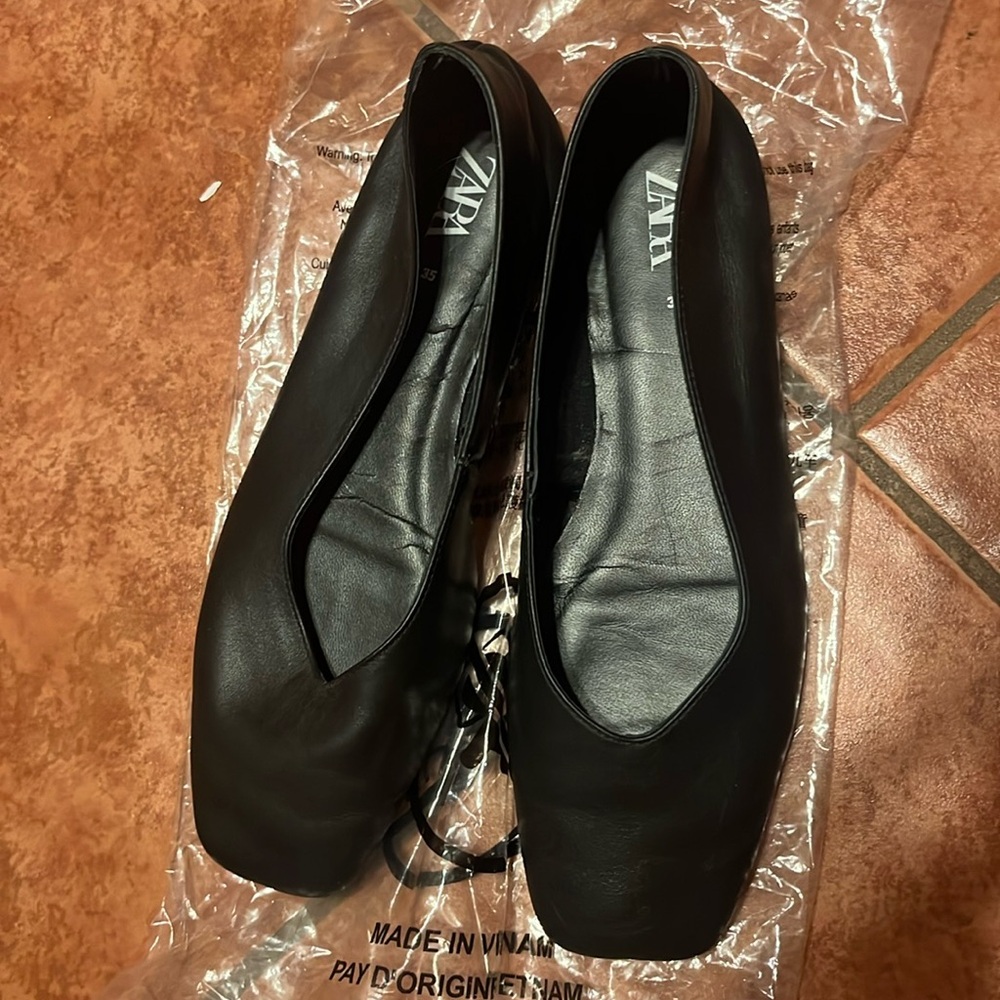 ZARA FLATS